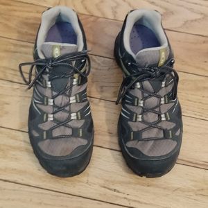 Goretex Barely Worn 7.5 Ladies Salomon Trail Shoes
